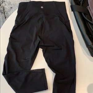 Lululemon size 6 running crop with mesh
